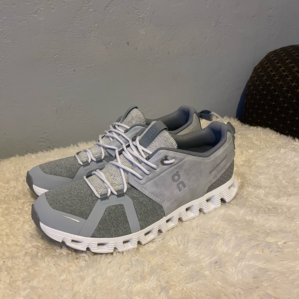 On cloud running shoes grey color